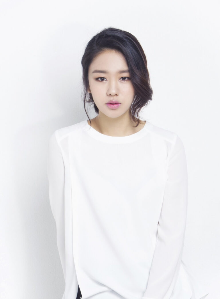 Ahn Eun Jin-image